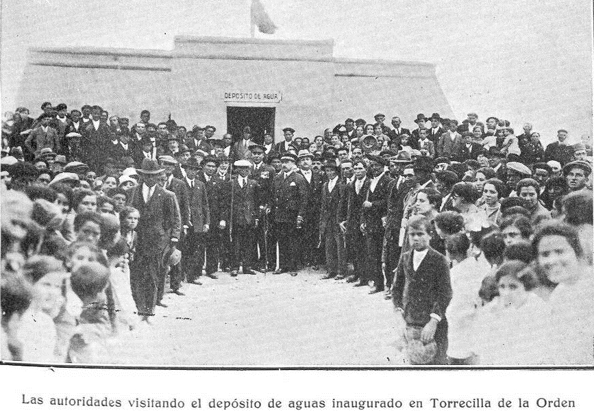 Las autoridades visitando el depósito de aguas inaugurado en Torrecilla de la Orden.El avance de la provincia de Valladolid, desde el 13 de septiembre de 1923 al 31 de mayo de 1928: memoria.