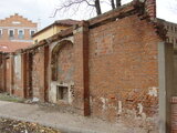 A pesar del tiempo transcurrrido, quedan testimonios acerca de lo ocurrido en las Cocheras de Valladolid. Miles de hombres de toda la provincia pasaron días y noches de angustia y dolor en estas naves infernales, donde la vida y la muerte no valían nada.Restos de instalaciones en el patio de Cocheras